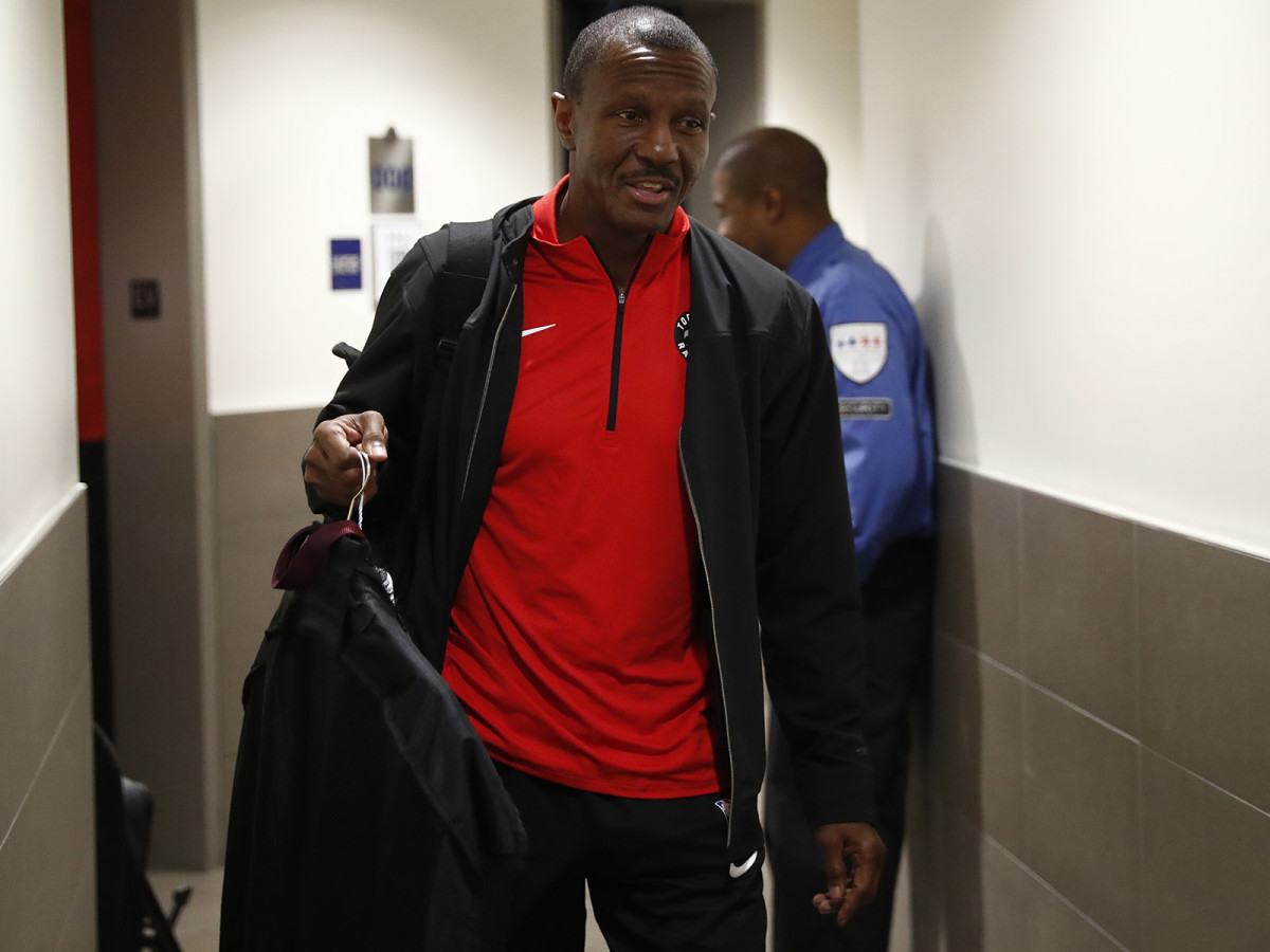 dwane-casey-suit-raptors.jpg